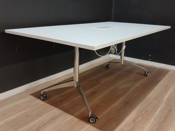 Flip Table | FIL Furniture