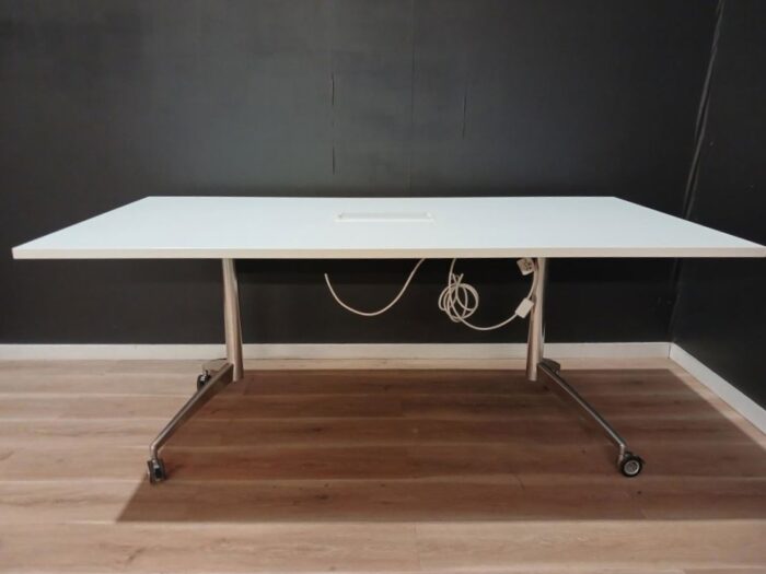 Flip Table | FIL Furniture