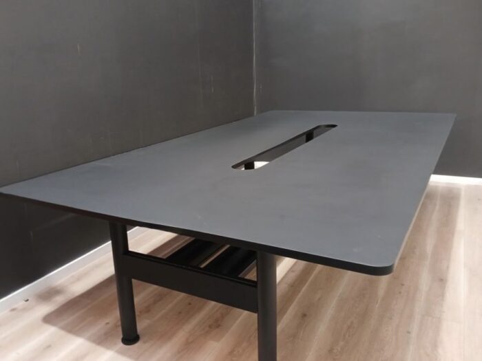 Linear 4-Person Desk | FIL Furniture