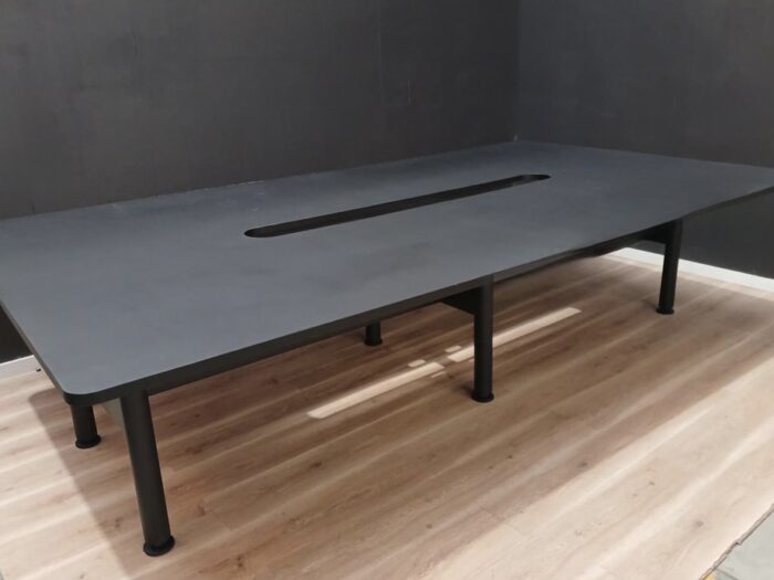 Linear 4-Person Desk | FIL Furniture