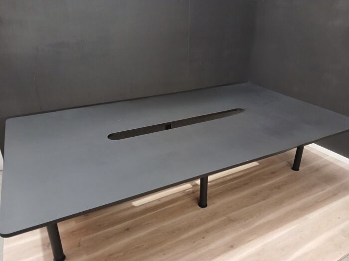 Linear 4-Person Desk | FIL Furniture